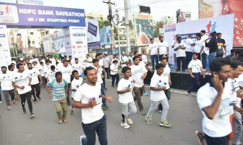 Guntur: District Collector I Samuel Anand Kumar Called to check leakage of water from taps