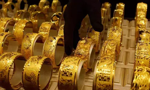 Gold prices soar, trading dull