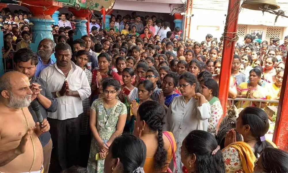 Hyderabad: Women devotees assemble for worship for 10 min at Chilkur