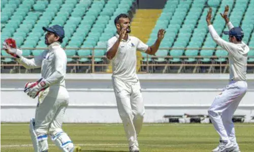 Visiting Bengal ahead of Saurashtra after late strike