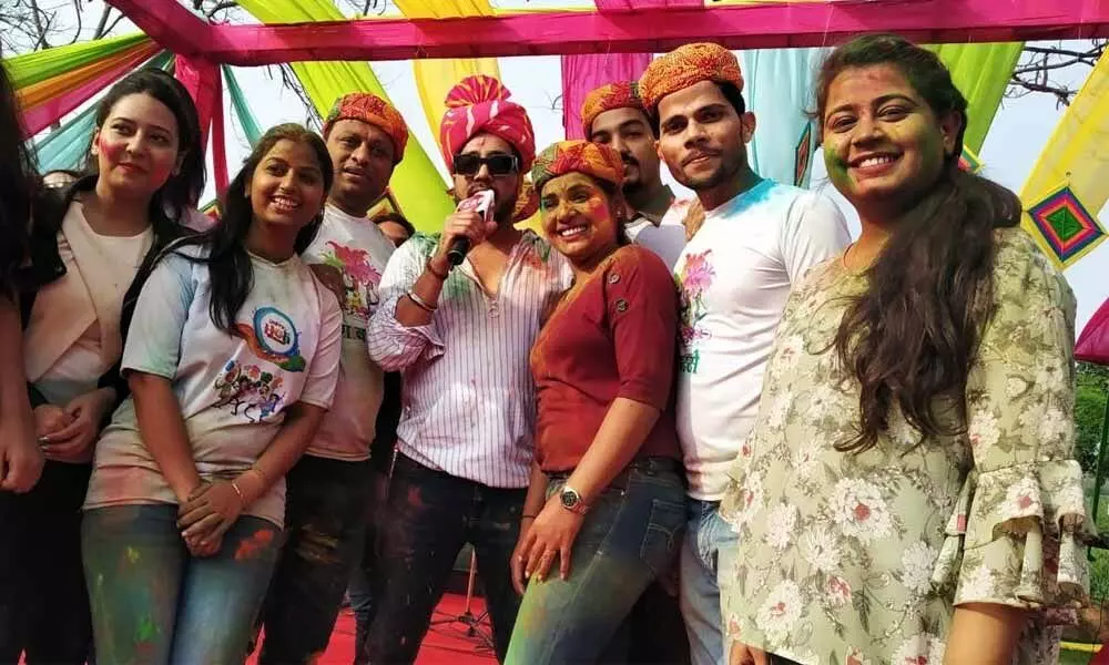 GLBIMR celebrates Holi with singer Mika Singh