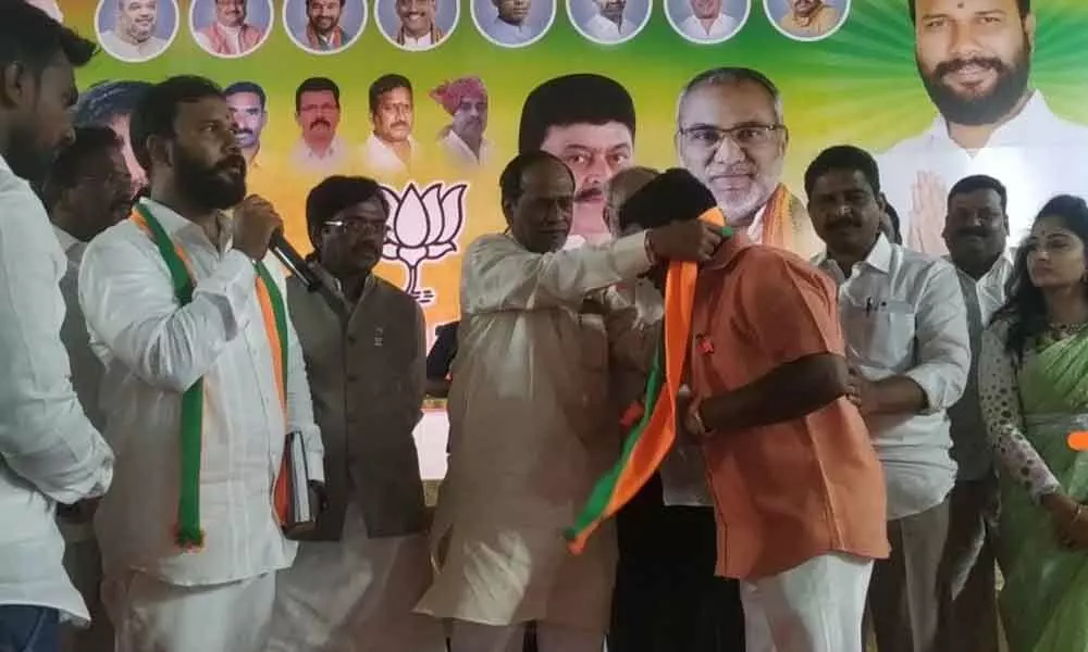 TRS party members led by Venkatkanth Patel of Bowenpally joined BJP