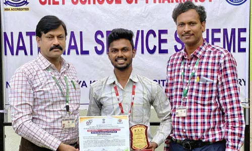 Rajamahendravaram: GIET student attends national integration event