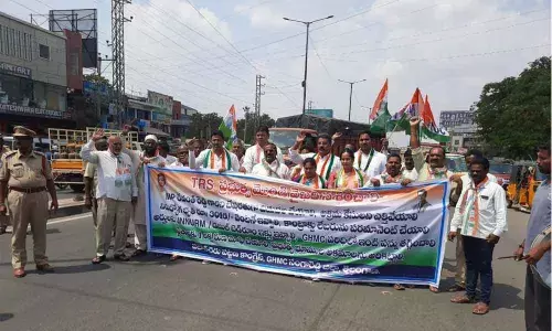 Hyderabad: Congress party leaders demand unemployment allowance and allotment of 2 BHK houses