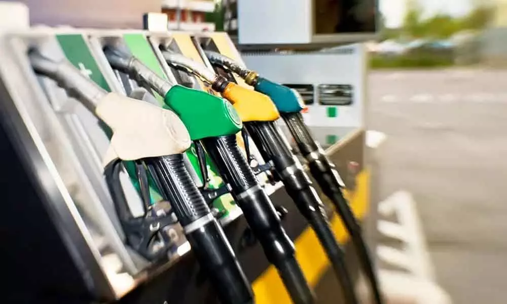 Petrol price falls below Rs 71