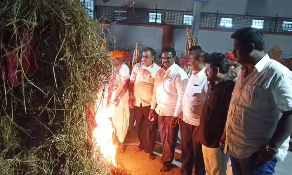 Hyderabad: Corporator Pannala Devender Reddy takes part in Holi celebrations