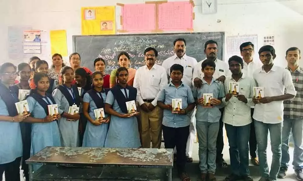 Hyderabad: Corporator Bethi Swapna Reddy dictionaries distributed to students