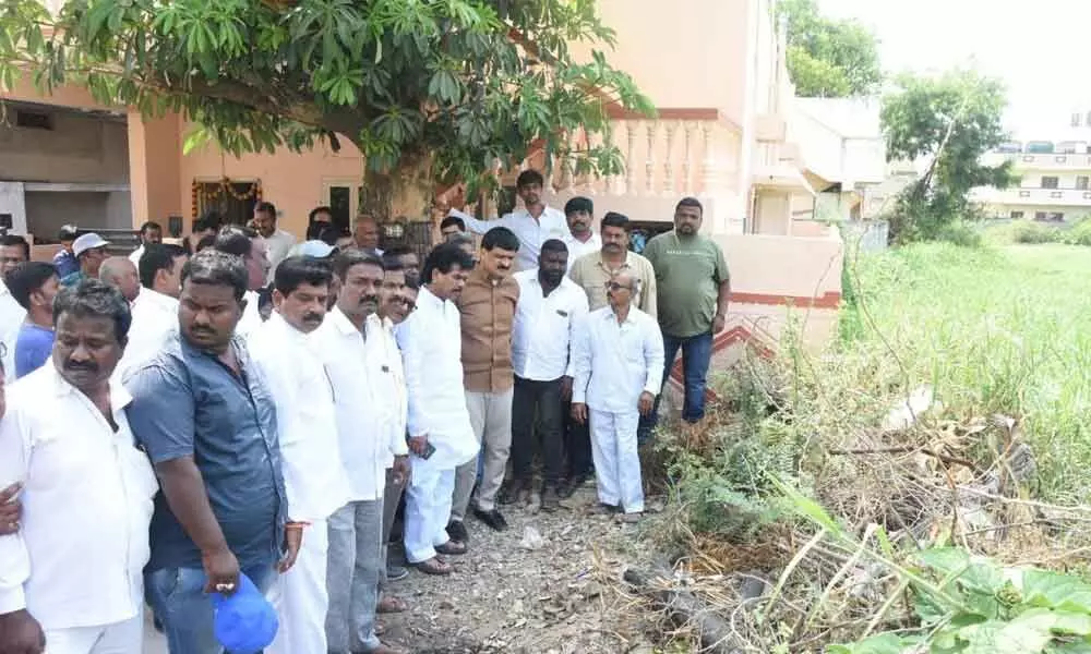 Hyderabad: Mynampally Hanumanth Rao conducts tour in East Anandbagh