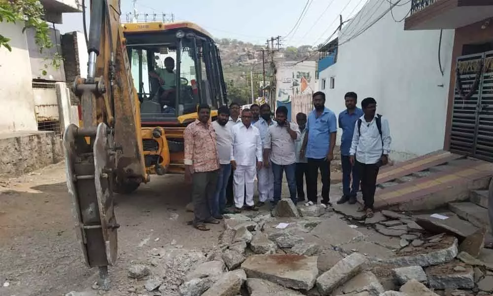 Hyderabad: Corporator Hamid Patel inspects road works in Kondapur