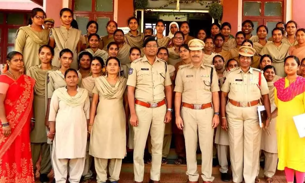 SP Narayana assurance to women cops in Vikarabad