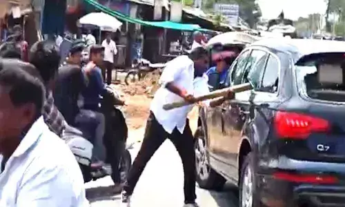 TDP leaders Bonda Uma, Budda Venkanna sustained injuries in attack at Macherla