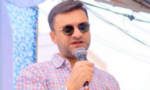 Explain difference between CAG report, budget estimates: Akbaruddin Owaisi