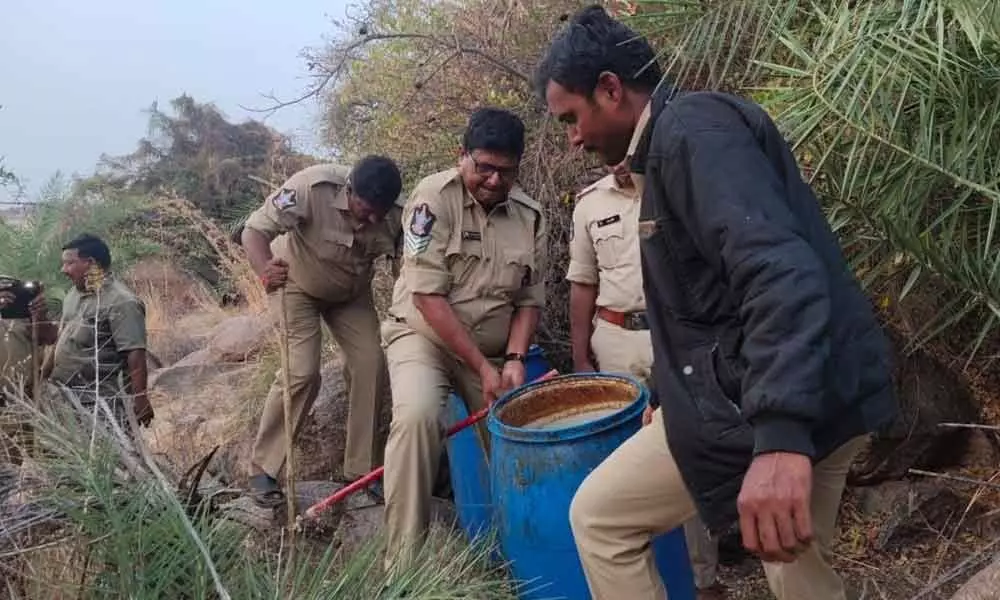 Kurnool: Intense raids conducted to check liquor flow