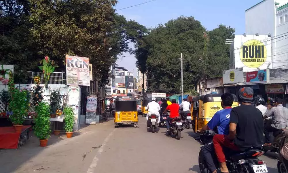 Hyderabad: Road expansion delay chokes trudging traffic in Shalibanda