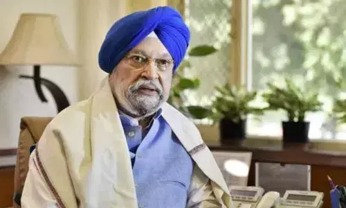 Daily international passenger arrivals falls to 62,000: Hardeep Puri