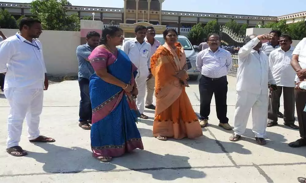 Guntur: Municipal Commissioner Challa Anuradha inspects vote counting facilities