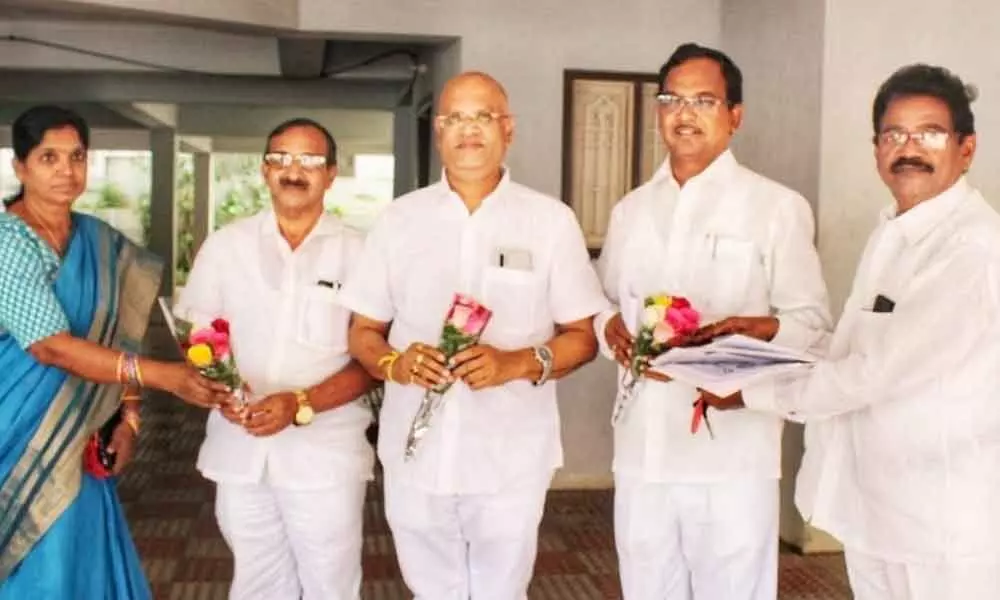 Vijayawada: Backward Classes Commission members felicitated