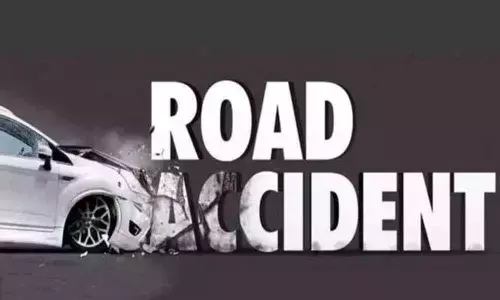 One died, four injured as car hits lorry in Kadapa district