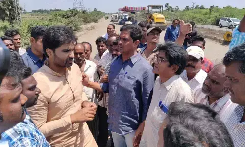 Rajamahendravaram: MP Margani Bharat Ram inspects approach road works