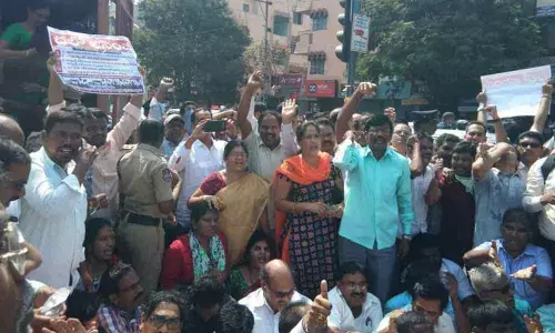 Hyderabad: Protesting teachers detained at Indira Park