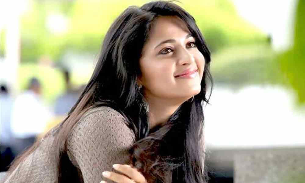 Celebrities heap praises on Anushka Shetty