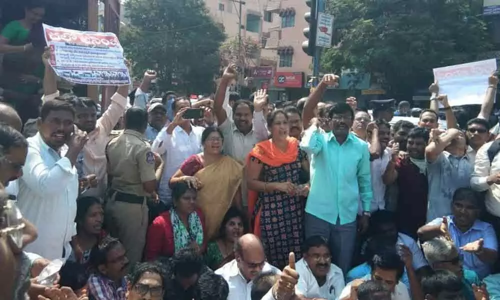 Hyderabad: Protesting teachers detained at Indira Park