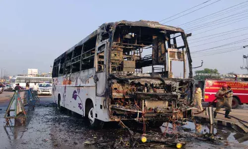 Hyderabad: Close shave for bus passengers