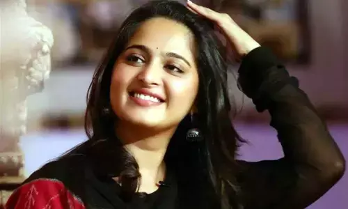Anushkas golden offer to flop director!