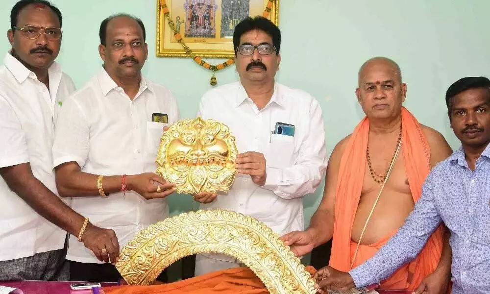 Srikakulam: Golden garland for Sun God temple soon