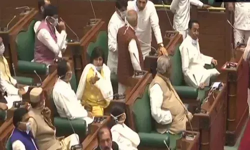 MP Crisis: D-Day For Kamal Nath As MLAs Arrive For Floor Test