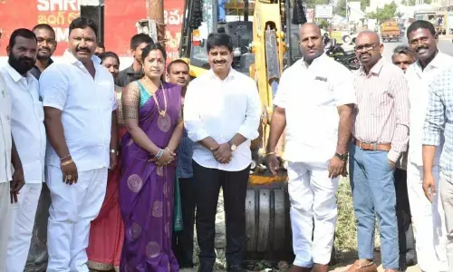 Mayor Jakka Venkat Reddy lays stone for UGD works in Peerjadiguda
