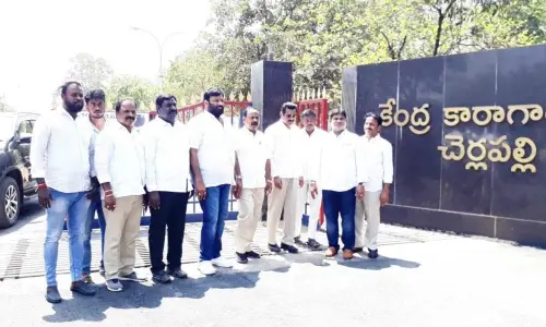 MP Revanth Reddy arrest part of vendetta: Congress leaders and activists in Cherlapally