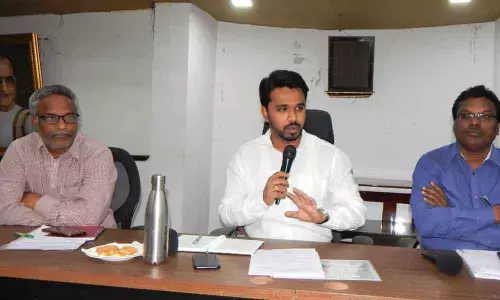 No corona positive case in Vijayawada, says civic chief Prasanna Venkatesh