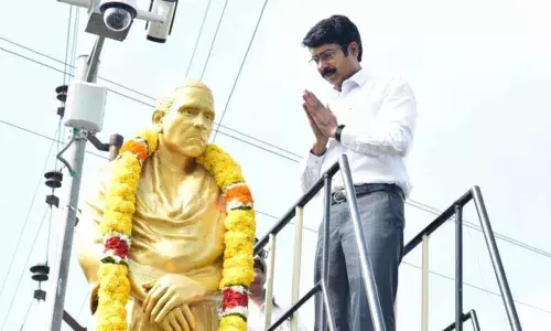 Kakinada: District Collector D Muralidhar Reddy paid rich tributes to Amara Jeevi Potti Sriramulu Kakinada: District Collector D Muralidhar Reddy paid rich tributes to Amara Jeevi Potti Sriramulu