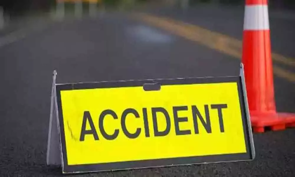 One died as bike hits parked lorry in Prakasam district