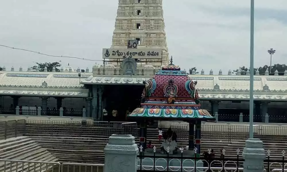 Chittoor: Kanipakam temple officials advise pilgrims to postpone a visit by three weeks