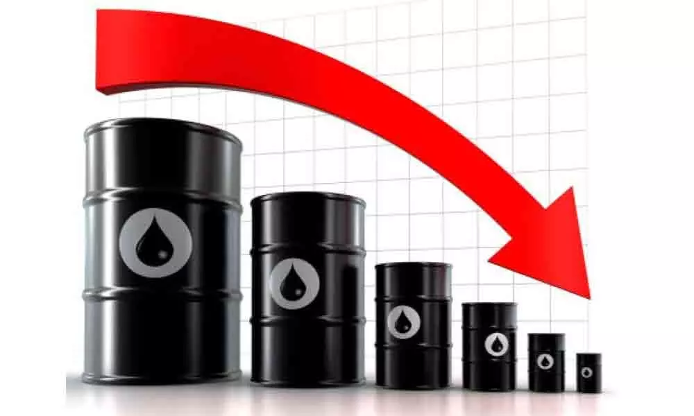 Oil slump to help the economy: Official