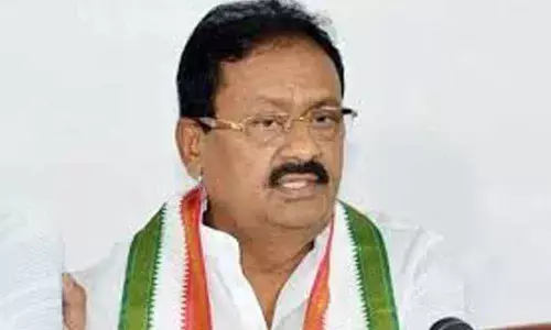 Hyderabad: Congress demands crop loan waiver in single take