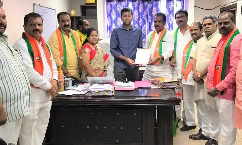 Hyderabad: BJP demands change in TRS govt stand on CAA in Serilingampally