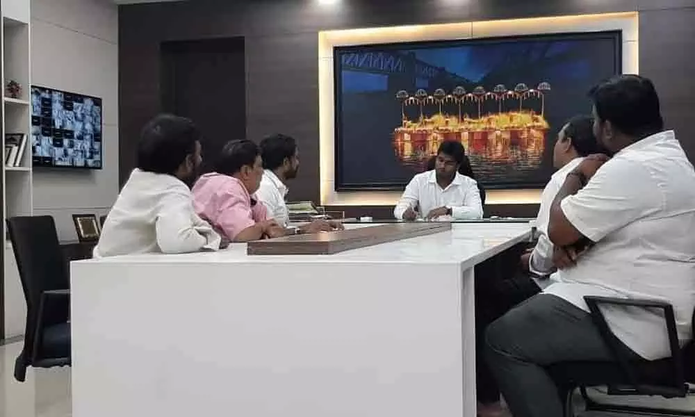 Rajamahendravaram:  Shift dump yard, TDP leader Adireddy Vasu tells civic chief Abhishikt Kishore