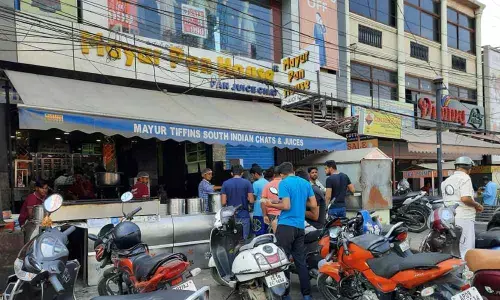 Hyderabad: Corona begins to eat into roadside eateries business