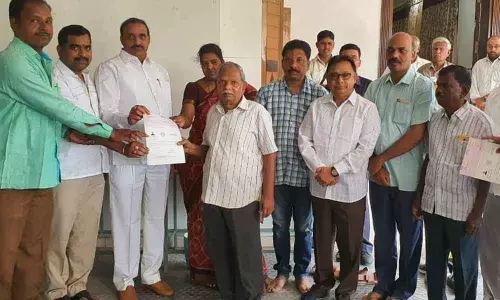 Serilingampally: MLA Arekapudi Gandhi extends CMRF aid