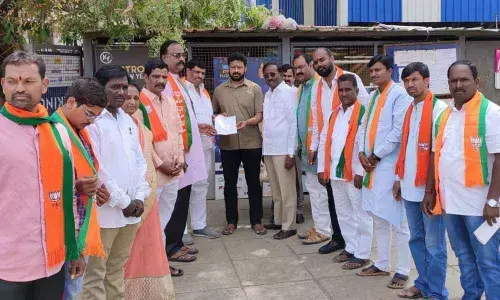 Serilingampally: BJP leader Gajjala Yoganand says book KCR for treason