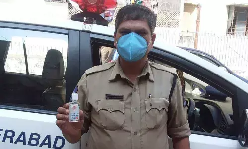Hyderabad: Cops provide hand sanitisers to visitors