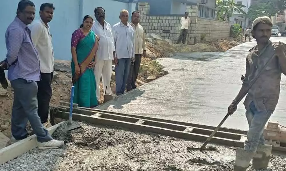Hyderabad: Corporator Bobba Navatha Reddy inspects CC road works in Chandanagar