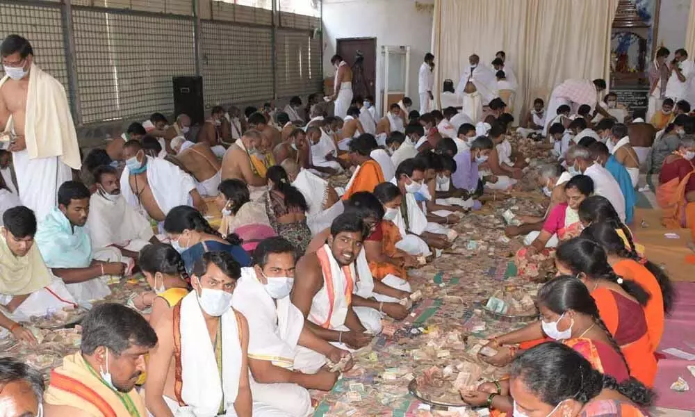 Kurnool: Srisailam temple hundi collections amount to 1.93 cr