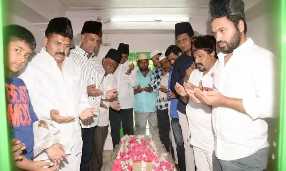 Hyderabad: Special prayers offered at Pahadi Dargah