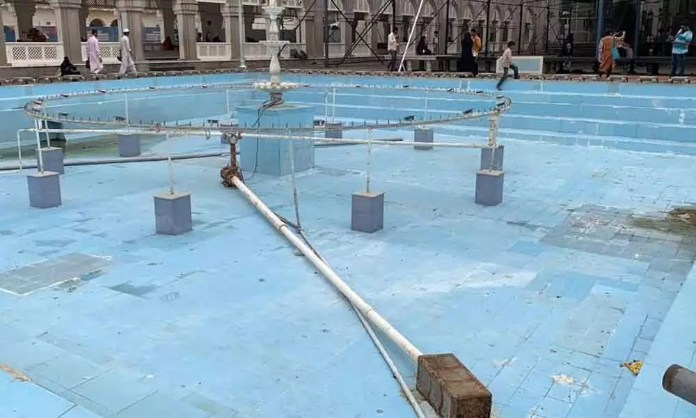 Hyderabad: Mecca Masjid tank repair works at a brisk pace