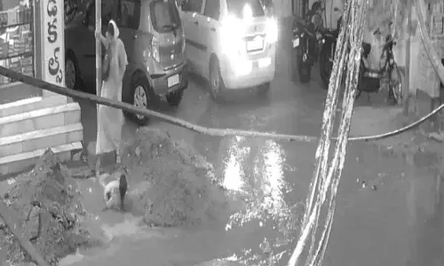 Woman, child fall into pit in Hyderabad, rescued