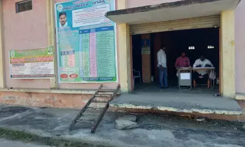 Guntur: Turmeric starts pouring in Duggirala Agriculture Market Yard